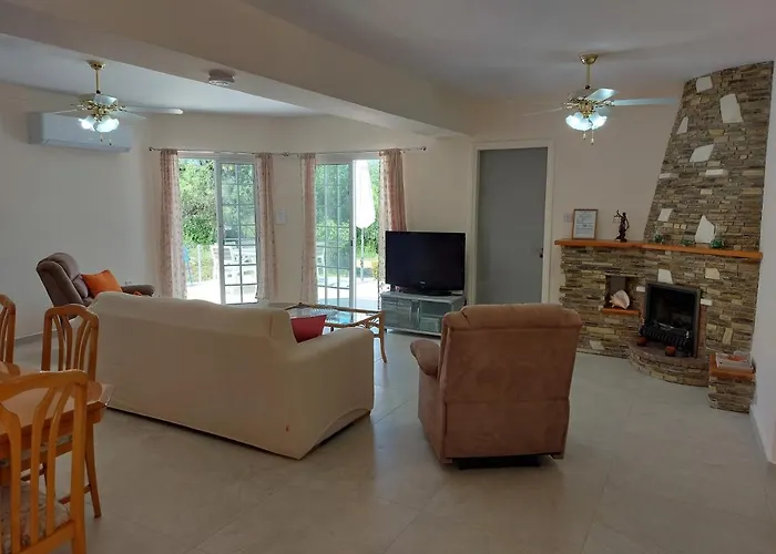 Konstantinos With Heated Pool * パ フォス