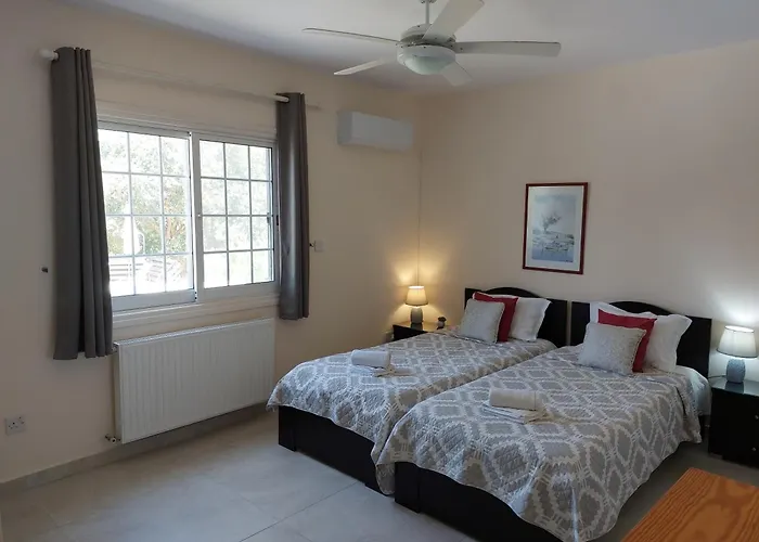 Vila Konstantinos With Heated Pool Paphos