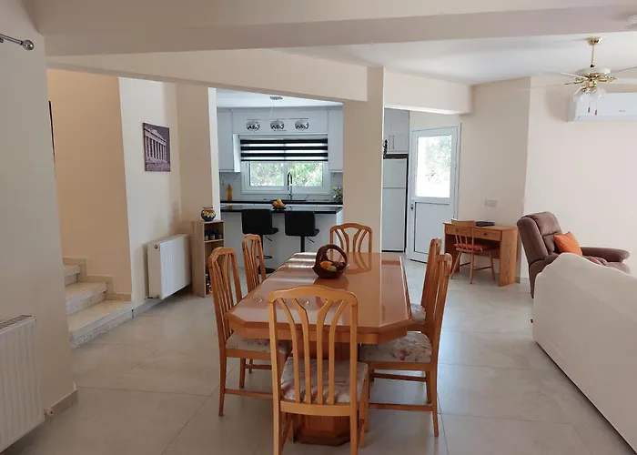 Vila Konstantinos With Heated Pool